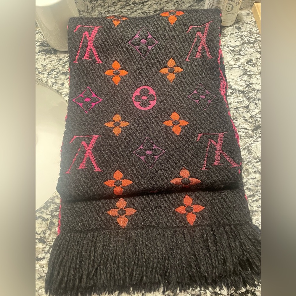 LV rainbow wool scarf
